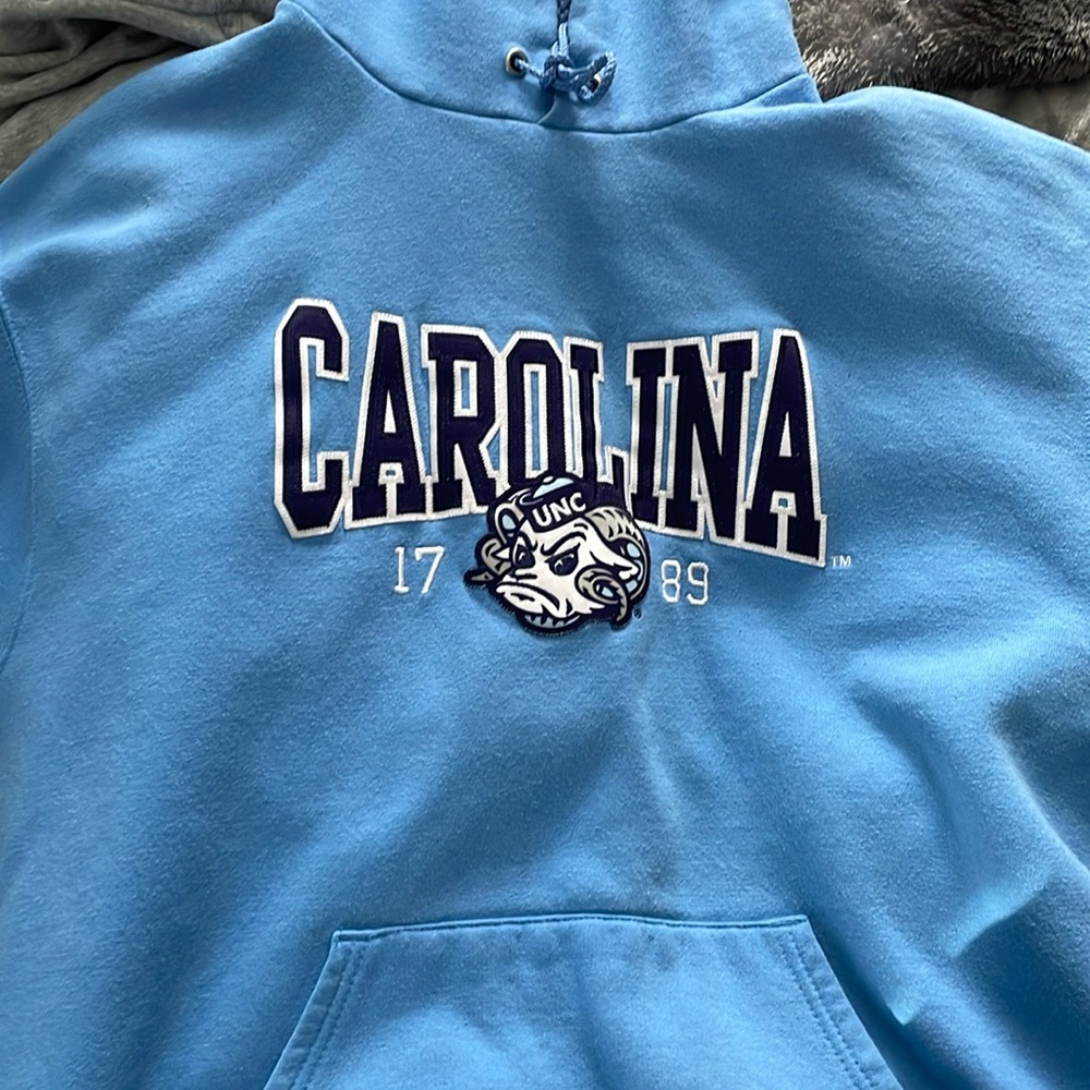 UNC hoodie size men’s US L